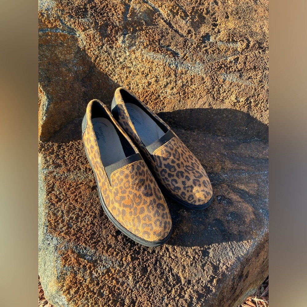 Clarks Women's Sharon Dolly Loafer Animal Print Cheetah Suede Size 6.5 M